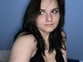 Bustyhoney19's Sexcam