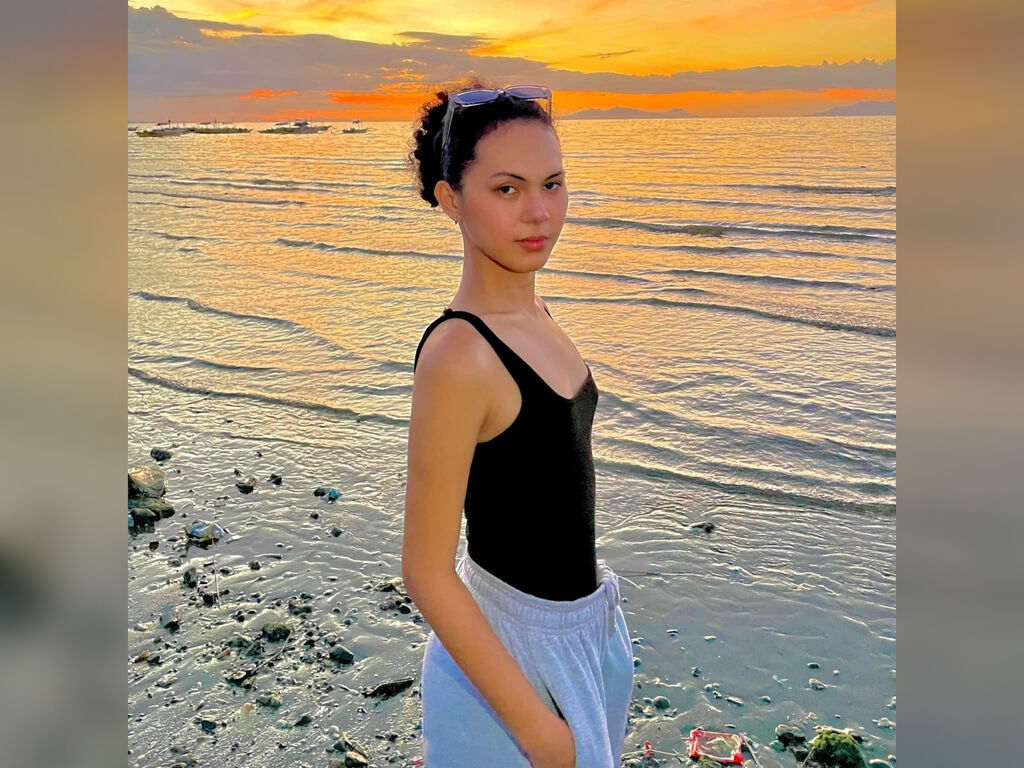 Calistathompson's profile - Image n°1