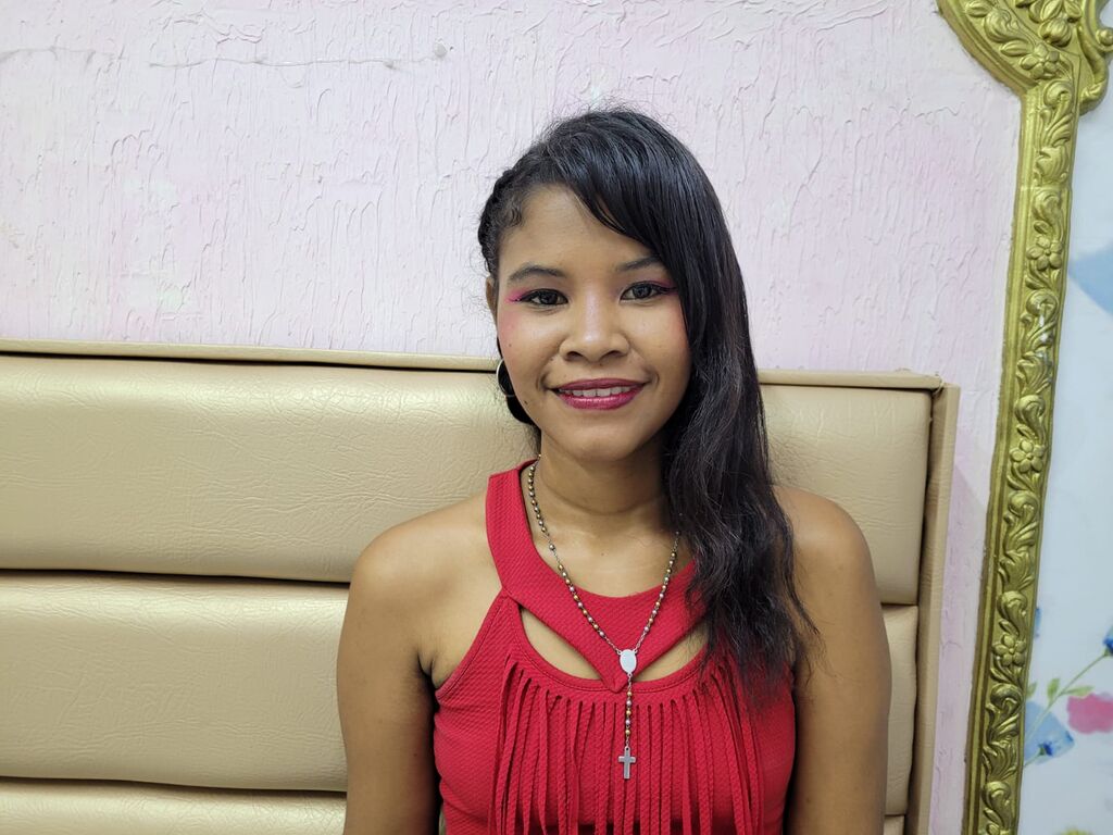 Camilacurtys's profile - Image n°1