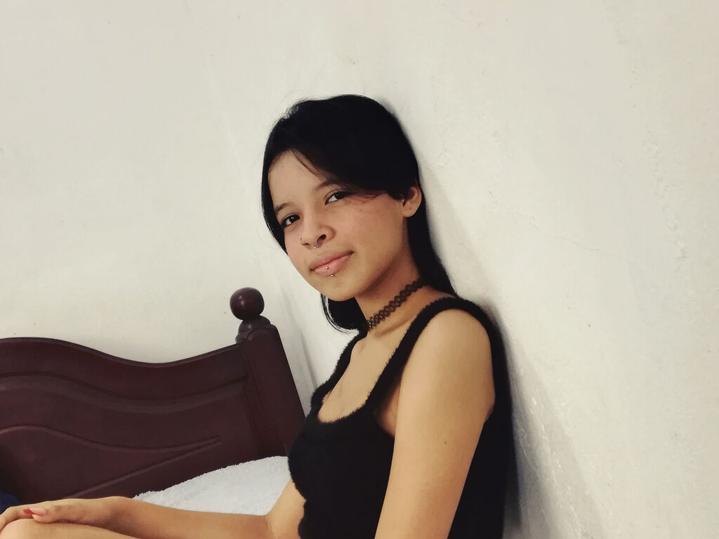 Camilaponce's profile - Image n°1