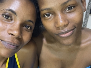 Carinandtrisha's Sexcam