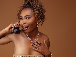 Sexo por webcam con Carlamenderson