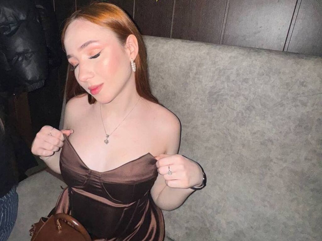 Carleenzangari's profile - Image n°1