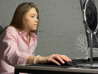 Sexo por webcam con Carolespiering