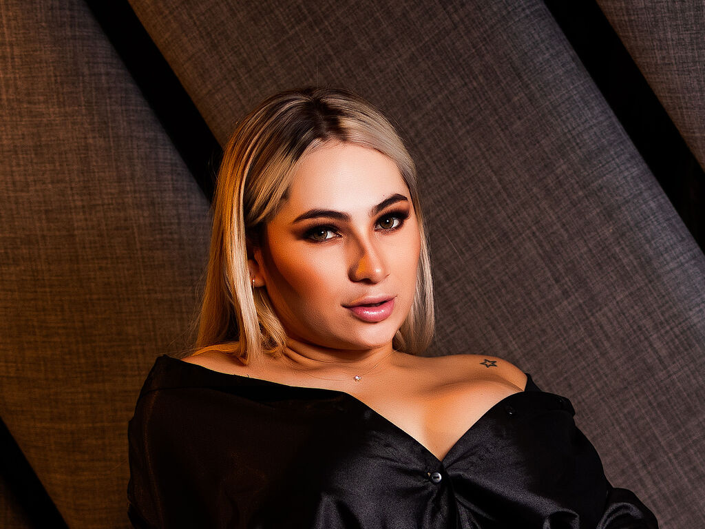 Carolinamontreal's profile - Image n°1