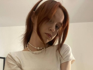 Webcam sex con Carolinaneedam