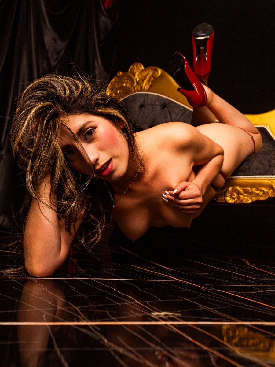 Carolinejohnes's profile - Image n°2