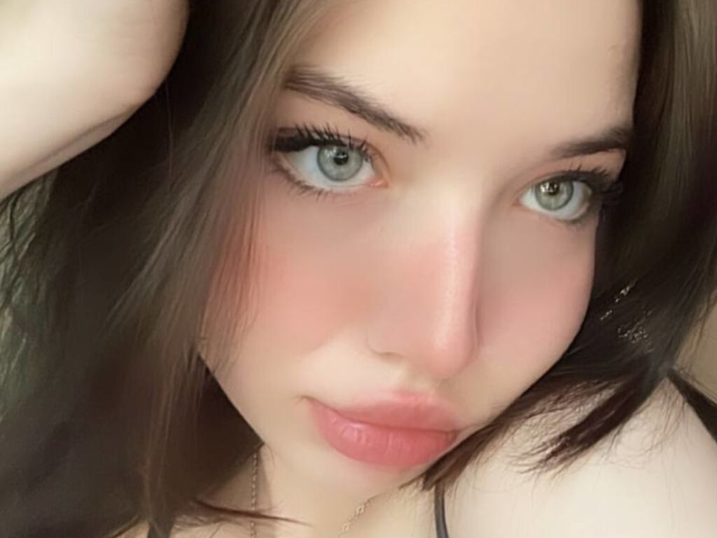 Carolinerooney's profile - Image n°0