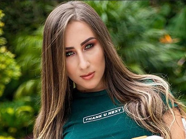 CarolinTay's profile - Image n°1