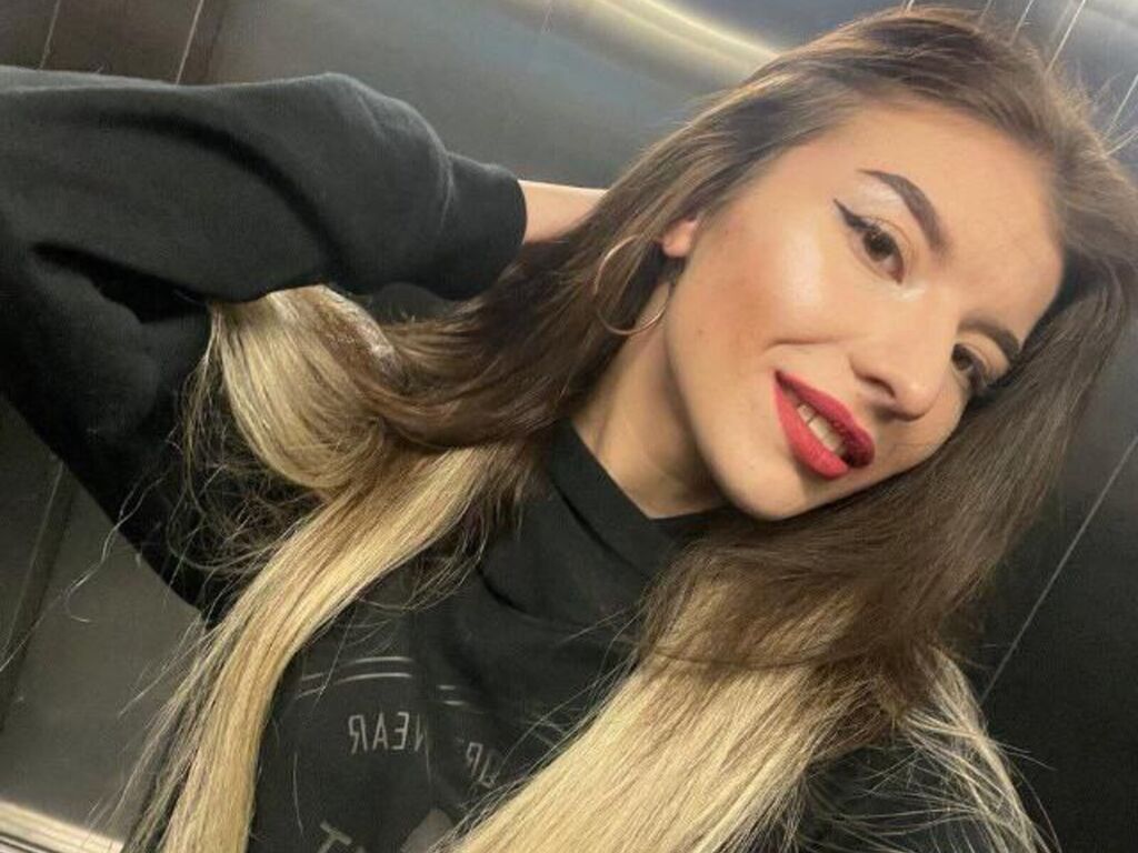 Carollew's profile - Image n°0