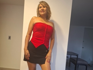 Webcam sex con Carolynadele