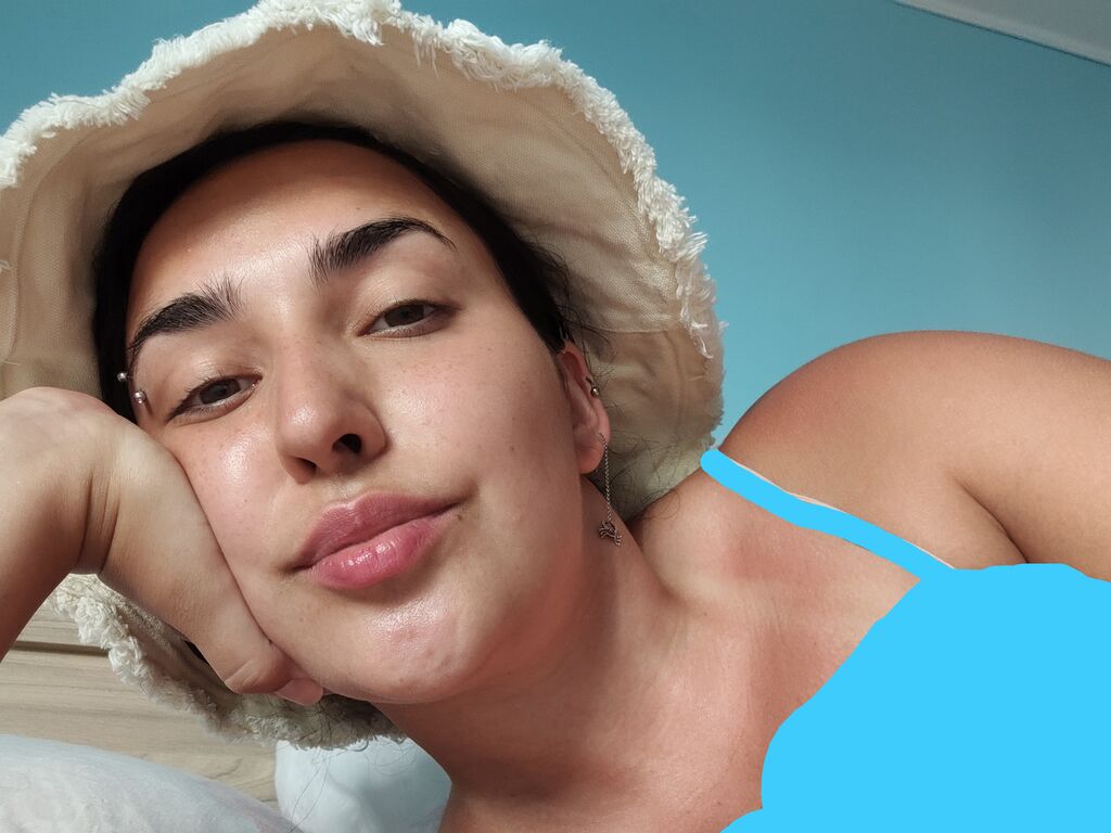 Ceceliajohnson's profile - Image n°4
