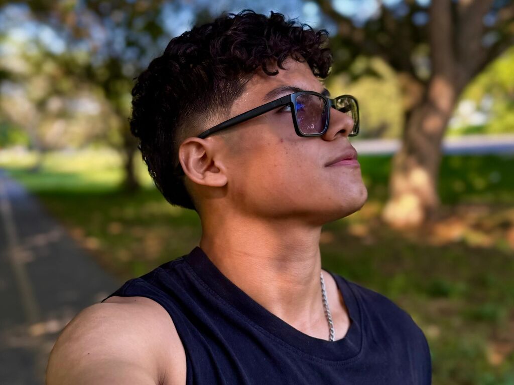 Charlyclayton's profile - Image n°0