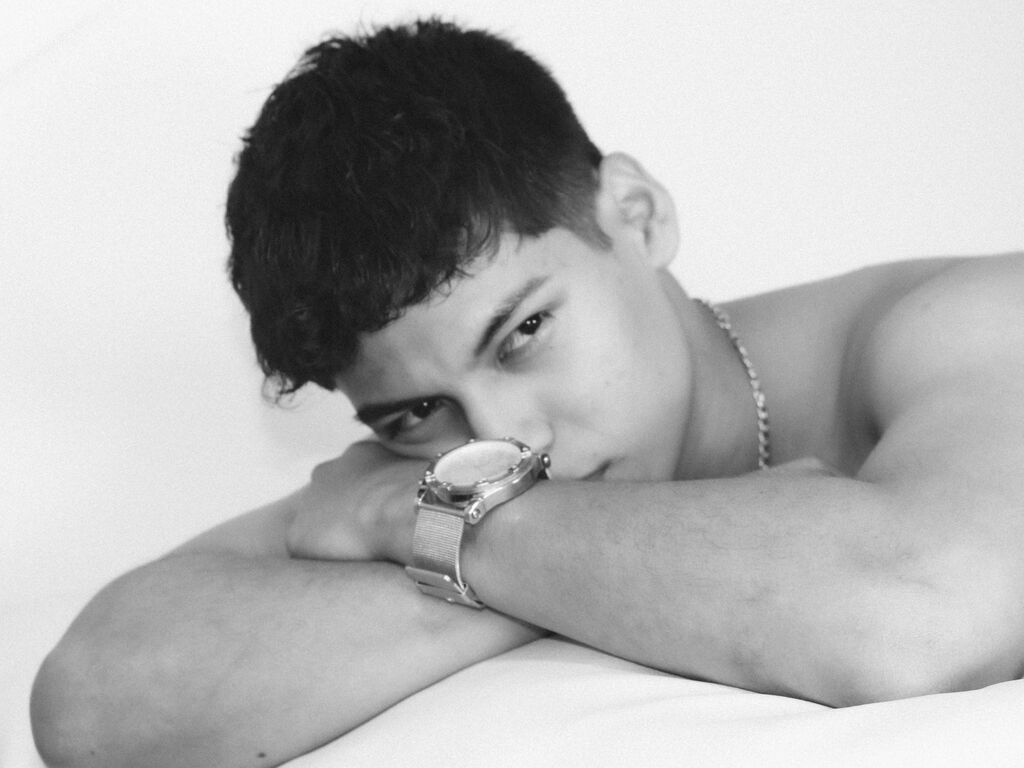 Charlyclayton's profile - Image n°1