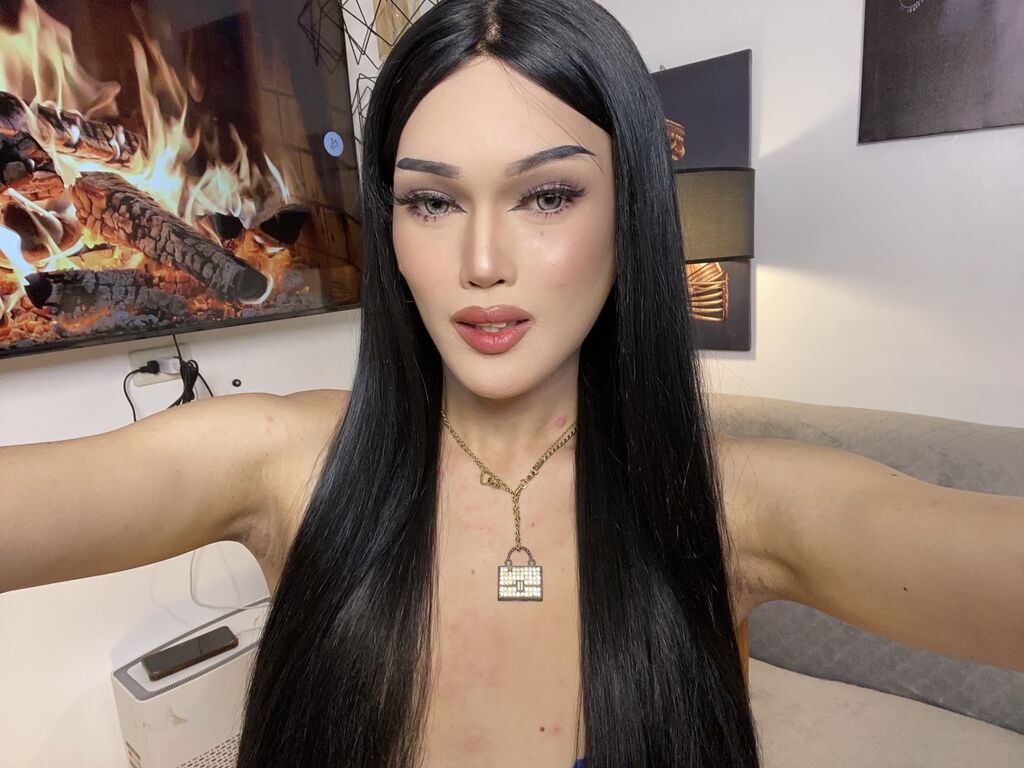 Chelsyfinly's profile - Image n°1