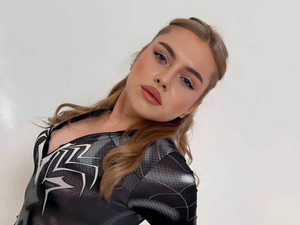 Chloehollyberry's profile - Image n°1