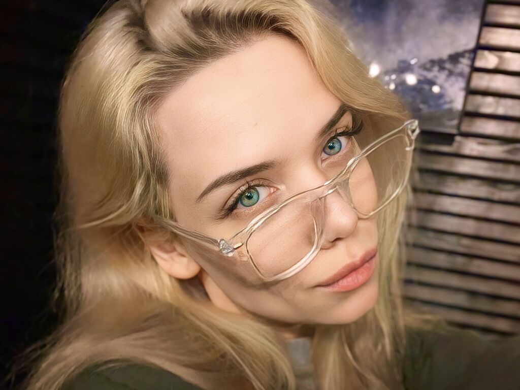 Chloesevigny's profile - Image n°0