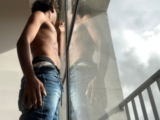 Webcam sex with Chrishott18