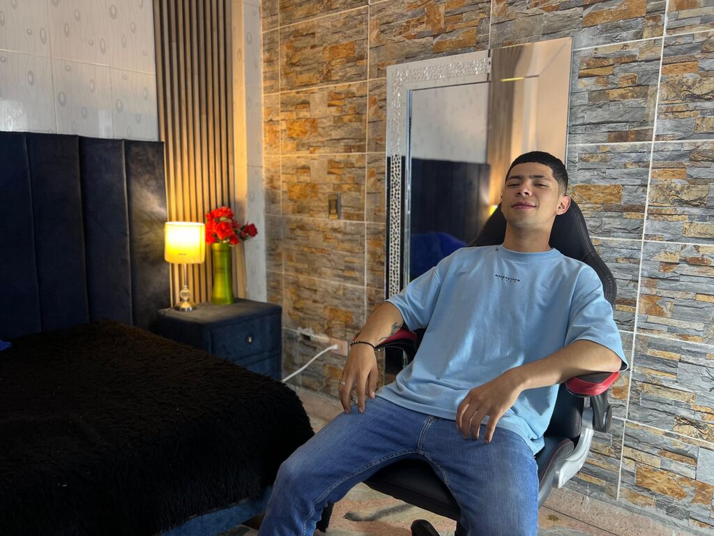 Christopergirald's profile - Image n°1