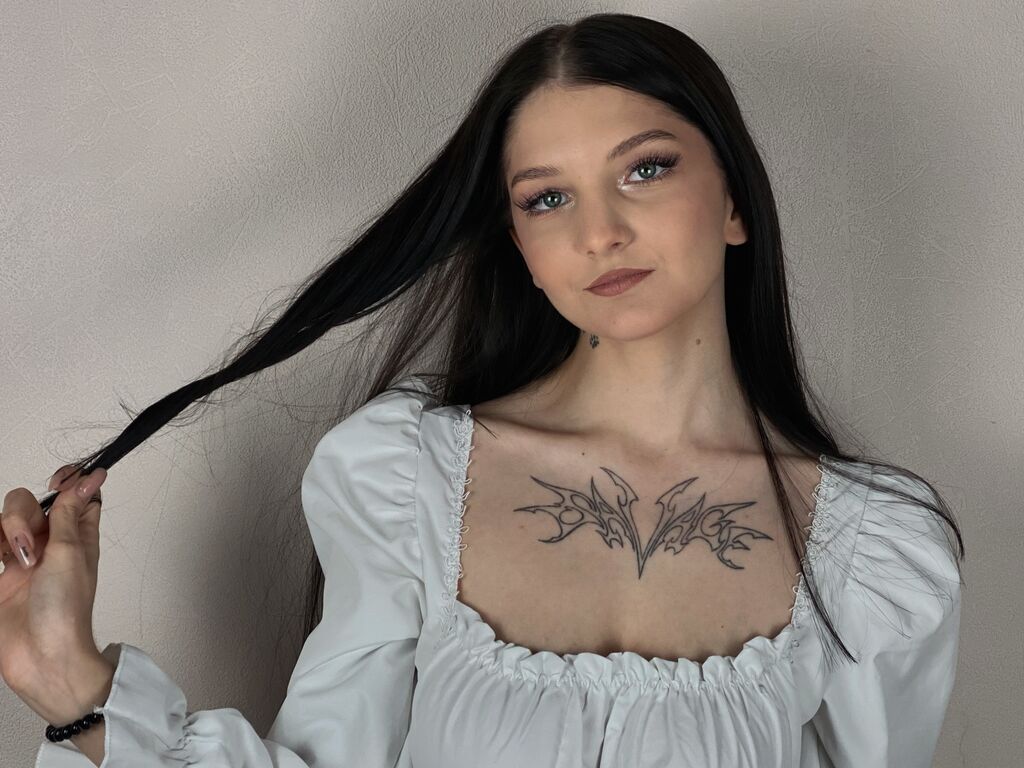 Christyroe's profile - Image n°0