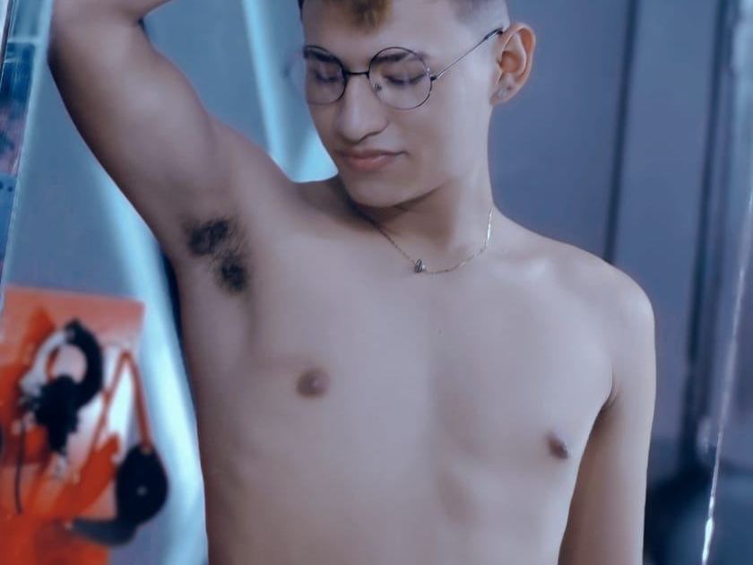 Connor18cm's profile - Image n°0