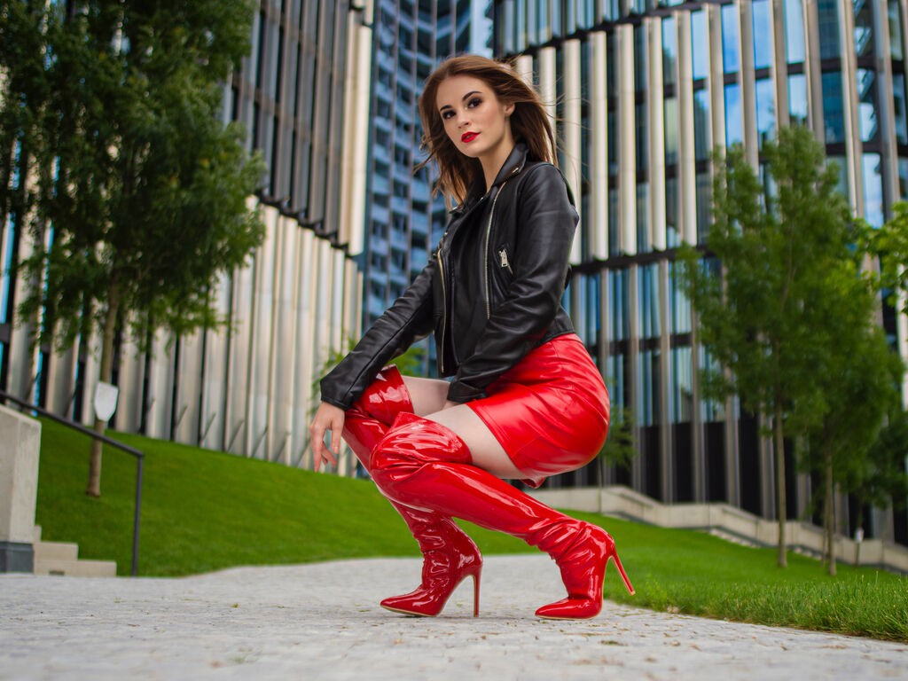 ConstanceHale's profile - Image n°3