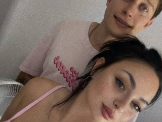 Webcam sex con Coraandowen