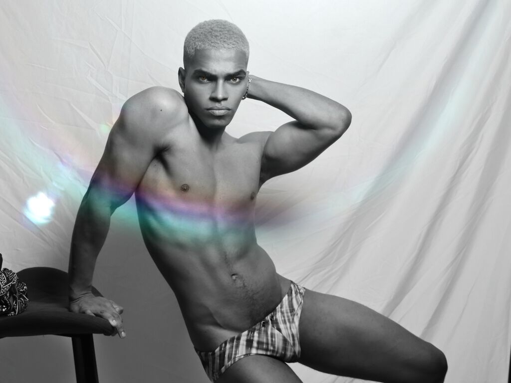 Coreyglover's profile - Image n°2