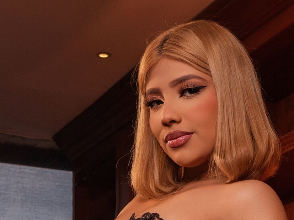 Corinabaker's profile - Image n°1