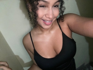Curly_Dolls's Sexcam