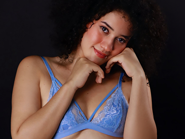 Curlynatasha's profile - Image n°4