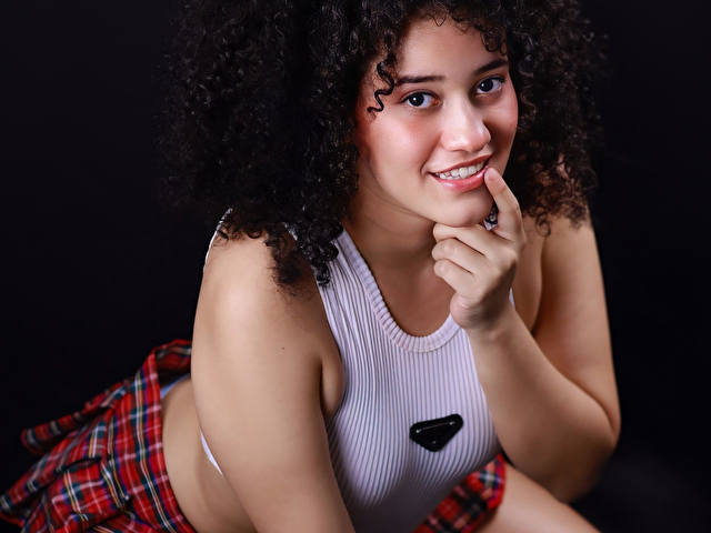 Curlynatasha's profile - Image n°3