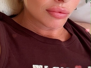 Webcam sex with Curvy_Krissy