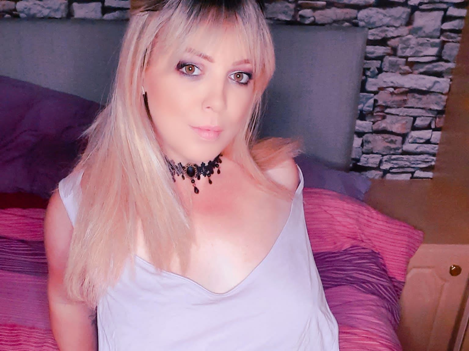 Curvycourtneyuk' profilo - Immagine n°0