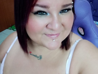 Webcam sex with Curvyema21