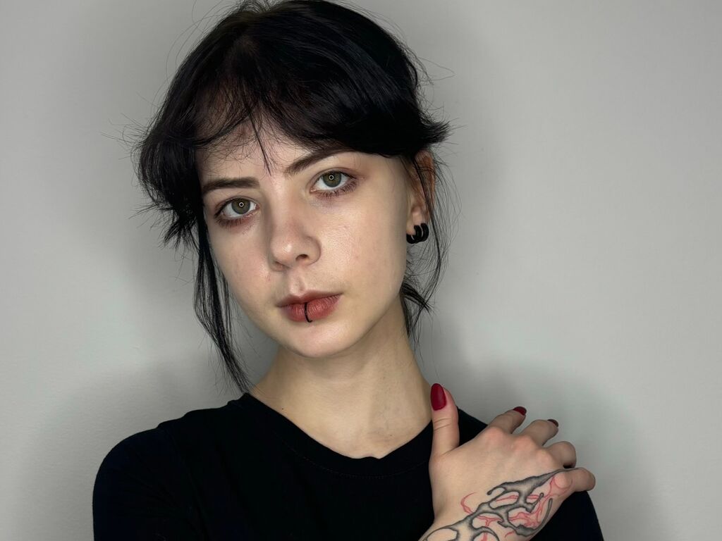 Cwenesten's profile - Image n°0