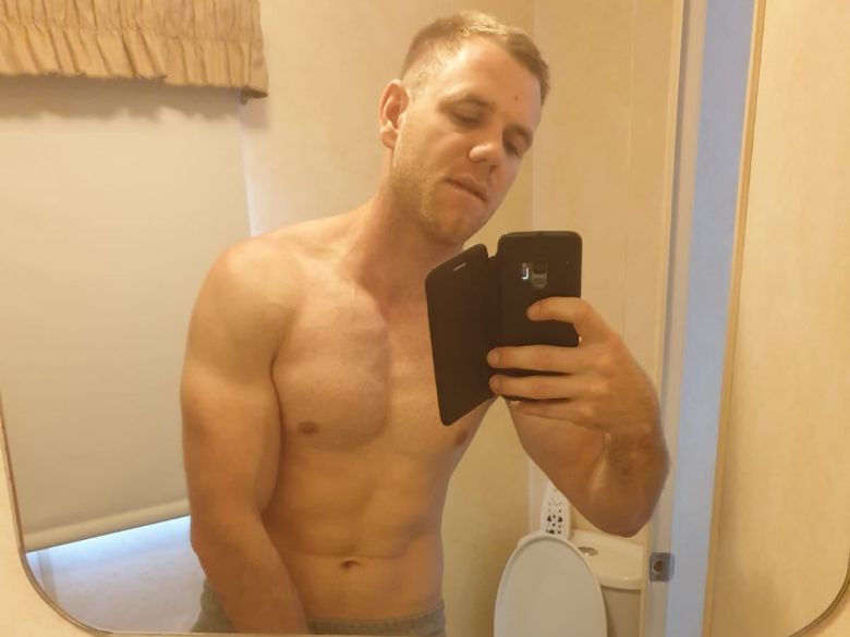 DeanoSmithUK's profile - Image n°1