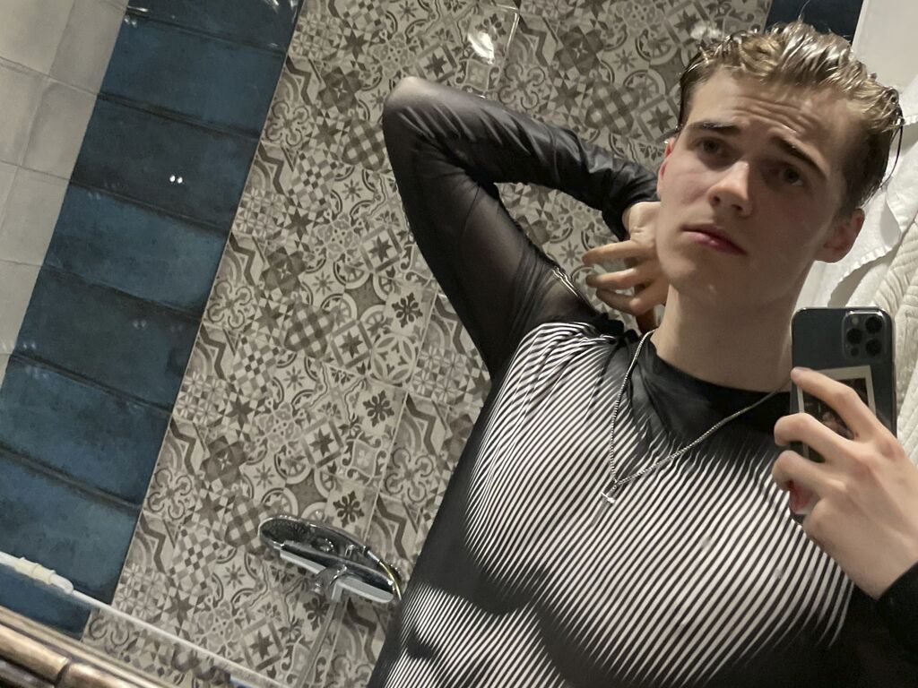 Damonreviero's profile - Image n°0