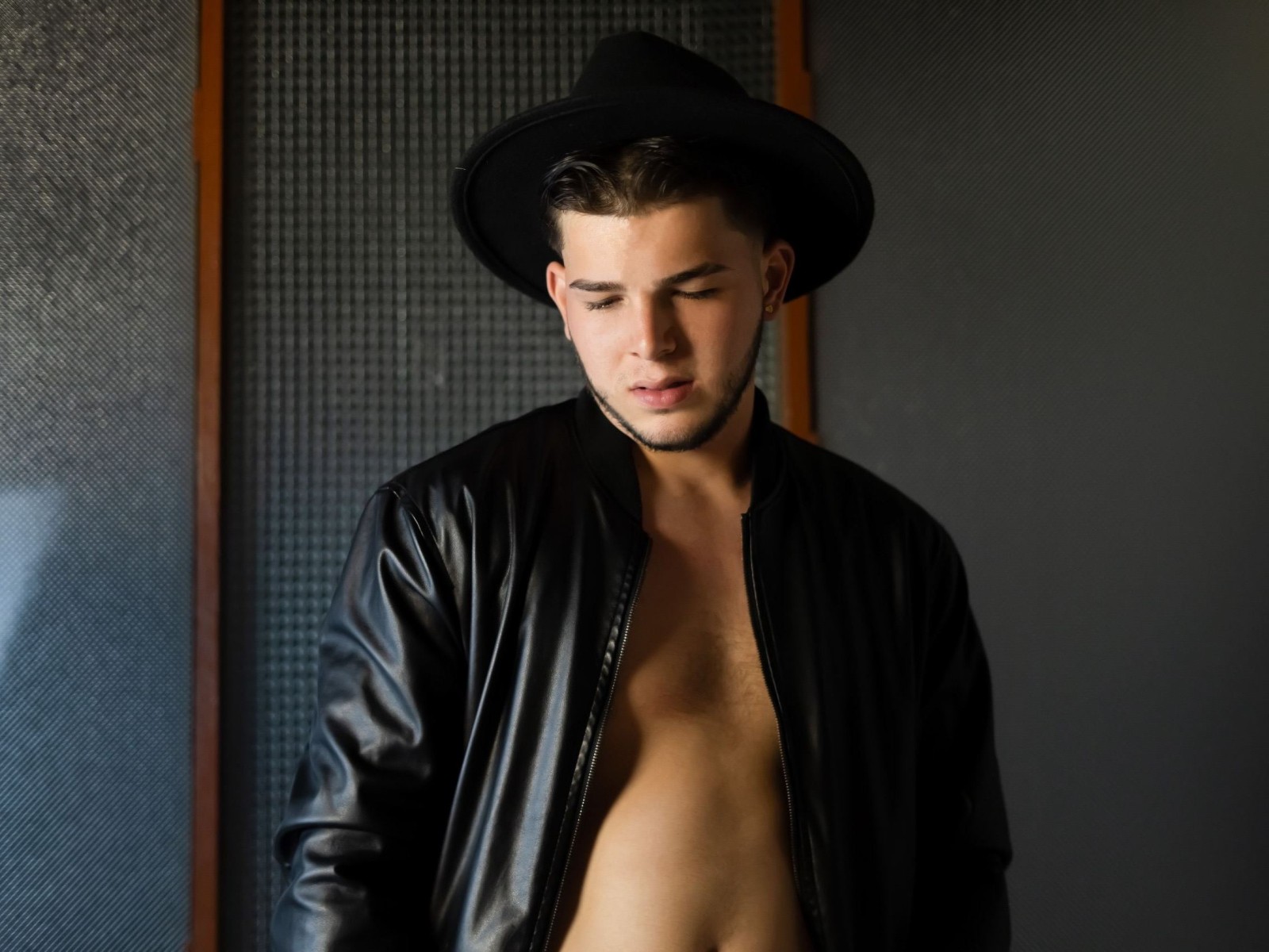 Danielclarton's profile - Image n°0