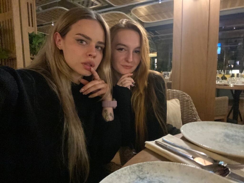 Darelleandpetra's profile - Image n°1