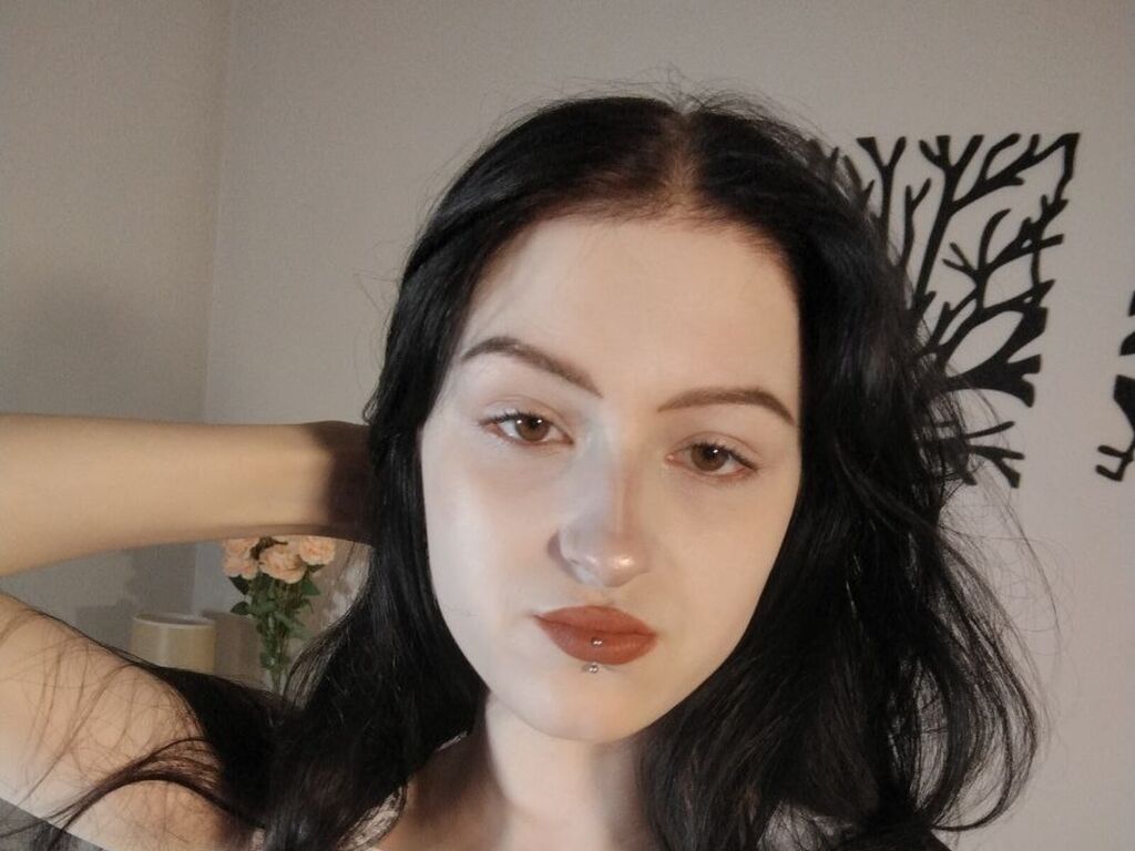 Darlinehallock's profile - Image n°1