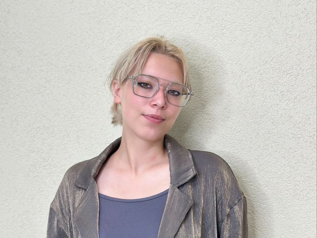 Dawncarradine's profile - Image n°0