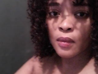 Sexo por webcam con Delicatediamond