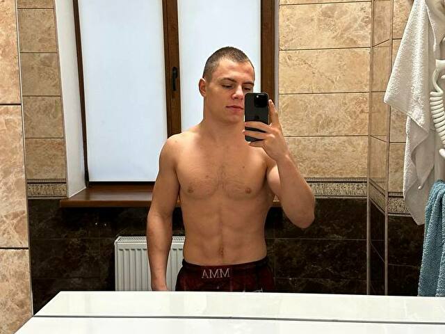 Dmytrodm19's profile - Image n°1