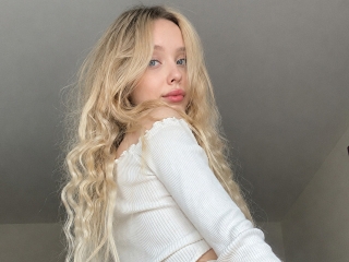 Webcam sex met DollDiana