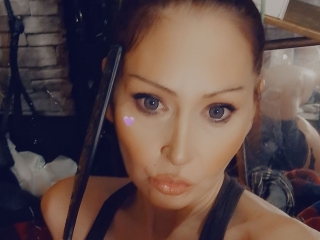Dominatrixredsonyja19's Sexcam