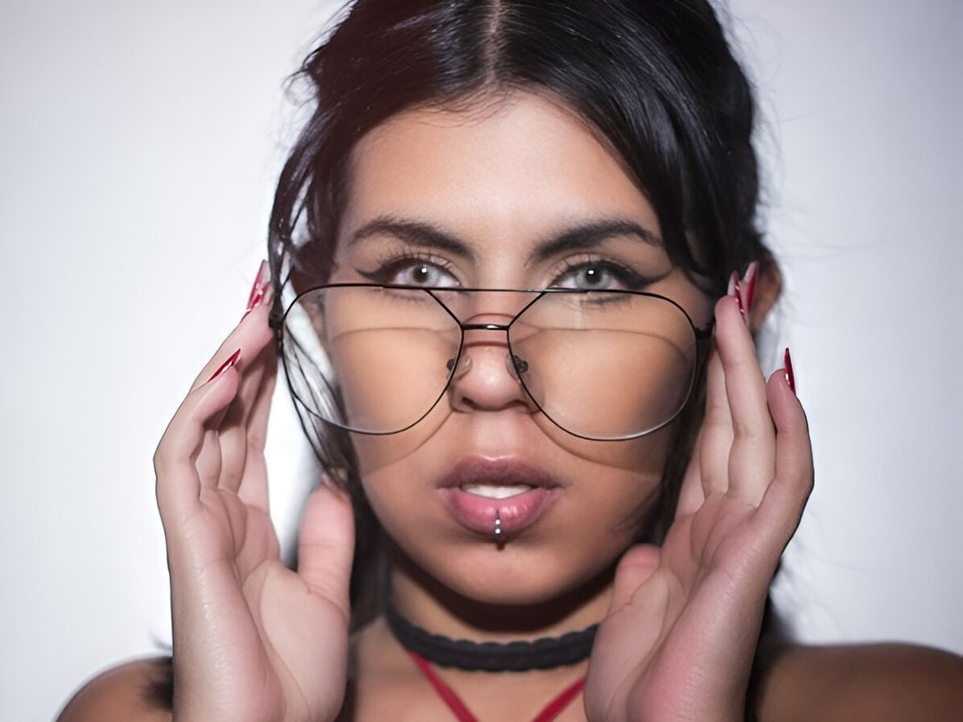 Perfil con Domlia - Imagen  n°0
