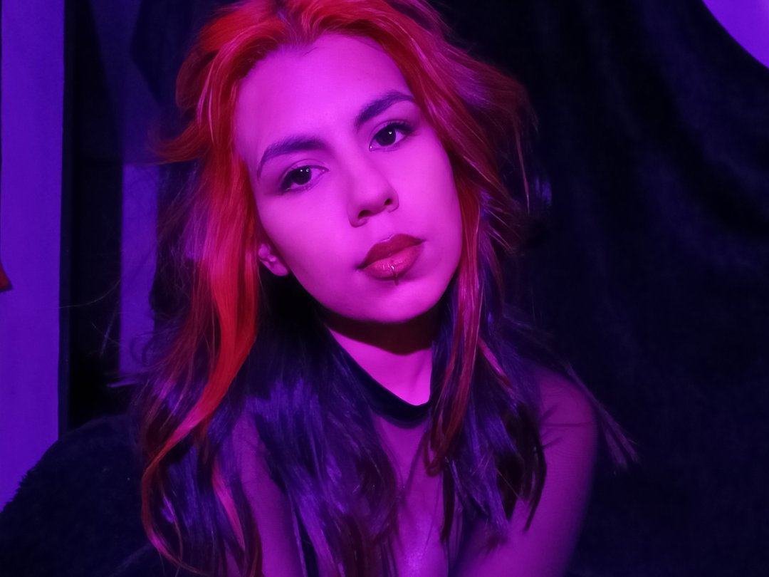 Perfil con Domlia - Imagen  n°1