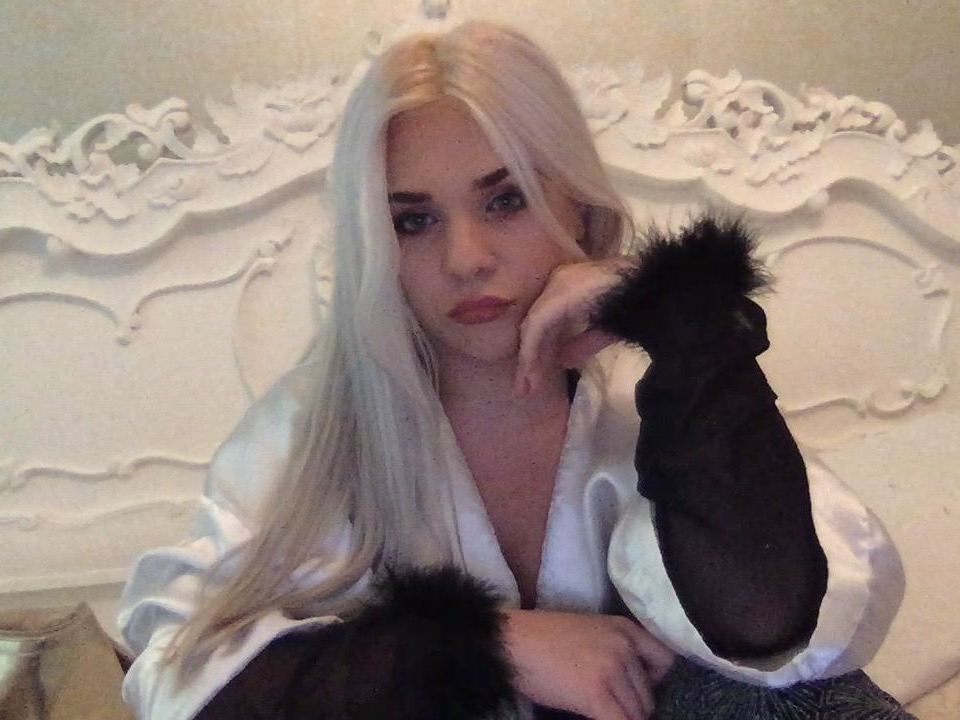 EllieShou's profile - Image n°1
