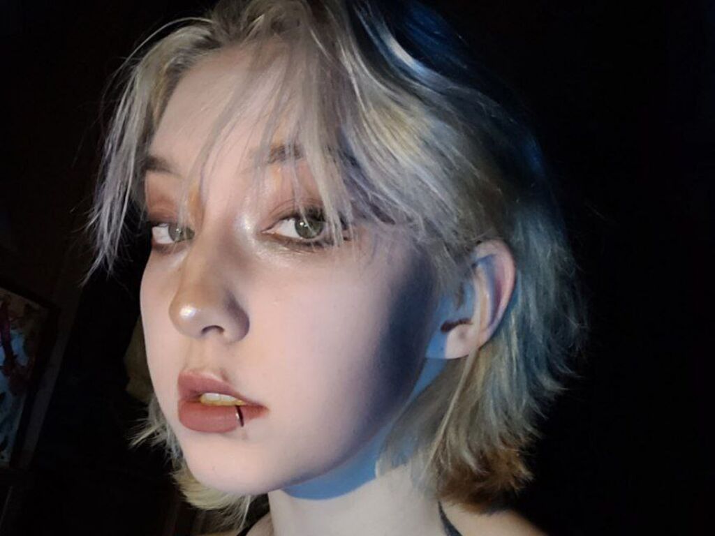 Elenebestwick's profile - Image n°0